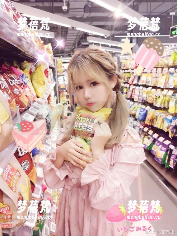 不断演绎的仙女月，女王写真中的图片让你折服于无尽的美丽！