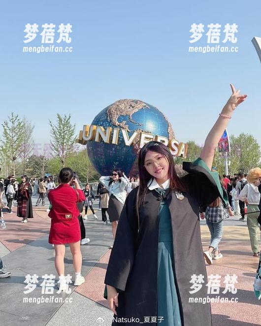 在无圣光的氛围中，感受你夏夏的女友写真所传递的温暖