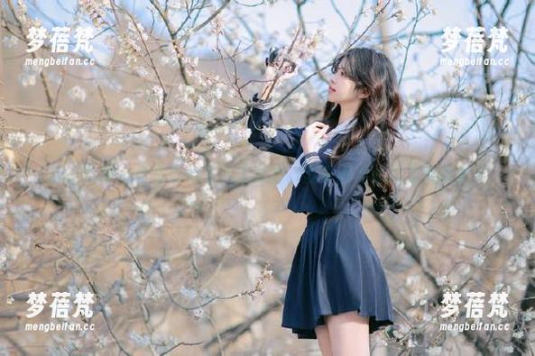 克拉女神 - 佳莹连体衣私拍资源：我真的不想成为潮流教主