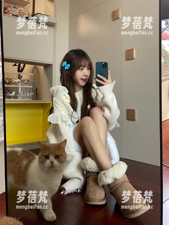克拉女神 - 孟君高清自拍分享：在镜头前找到属于自己的自信