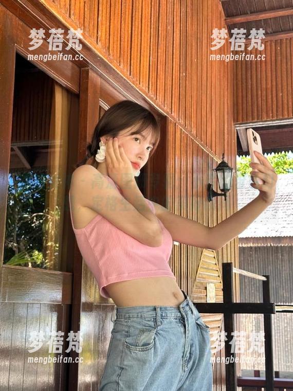 克拉女神 - 高清图册专辑：小芹的粉色幻想，定格生活中的美好瞬间
