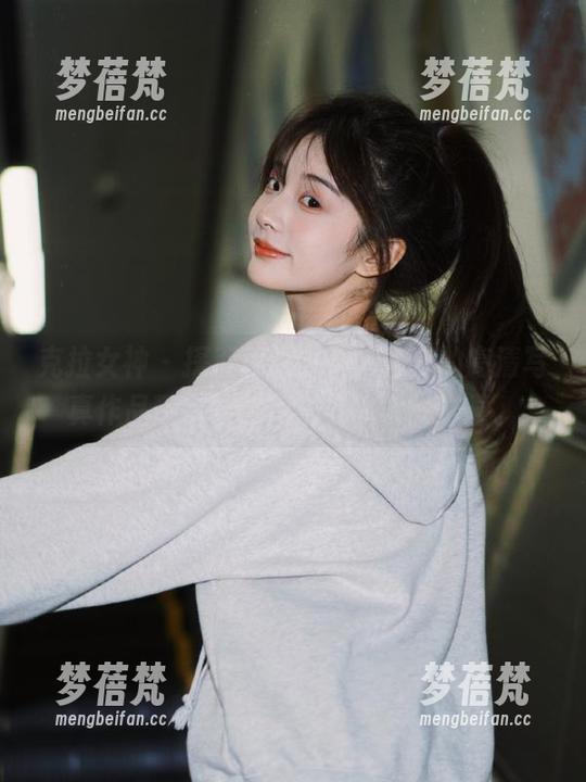 克拉女神-慕菲 克拉女神 - 探索和服之美,慕菲的高清写真作品带你领略传统与现代的碰撞。