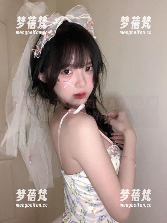 克拉女神 - 分享杨暖美腿写真中的动人美图，感受她的时尚魅力