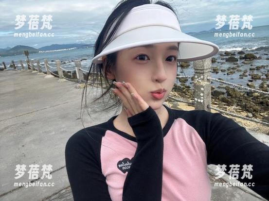 克拉女神 - 下载菲菲的死库水写真集，沉浸于她的迷人风采！