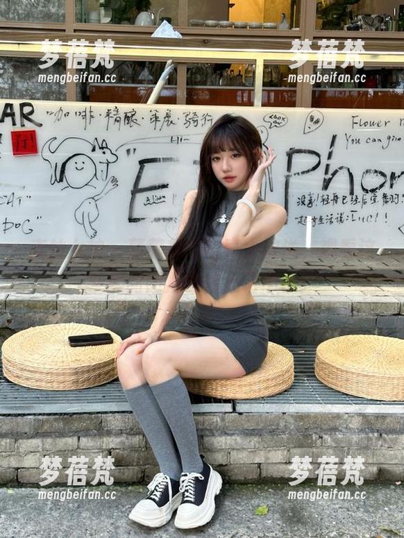 克拉女神 - 薇薇秘书写真大放送，观看这些美丽图片让你心动不已！
