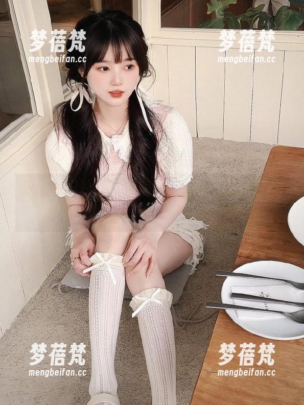 兔玩映画 探秘兔玩映画:树荫里的小细腿,唯美图集免费下载等你来享