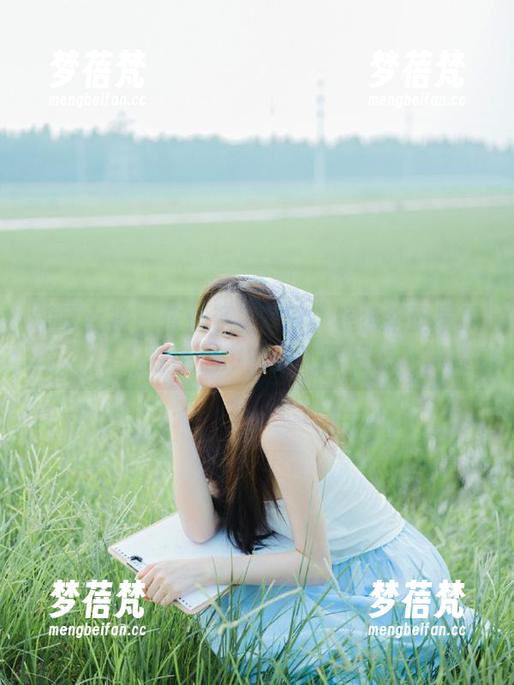 初夏女神 - 依依私房写真：短裤搭配展现独特魅力的迷人图片