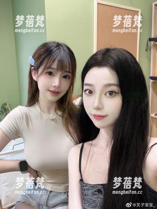 叉子宝宝倾情奉献，油亮写真图包免费获取，为你增添时尚气息！