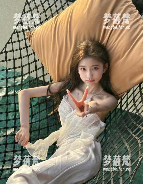 微密圈 - 古阿扎牛仔裤图集全新更新，时尚与个性的完美展示！