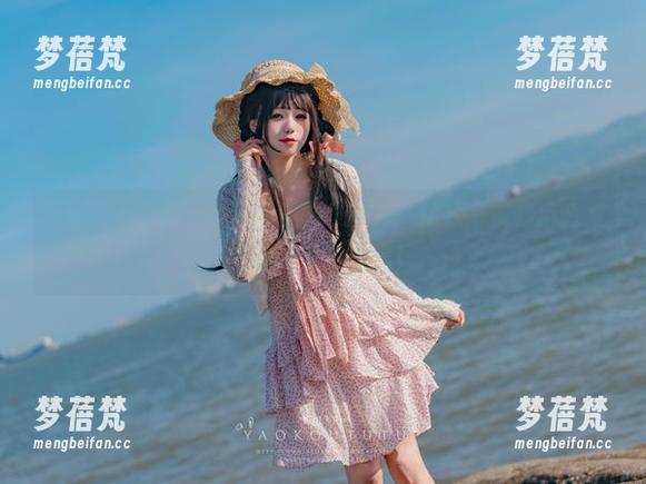 “咬人小小兔”厨娘的美食与魅力：精致写真套图合集，让你一饱眼福！