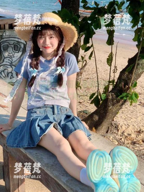 嗲囡囡 - K8傲娇萌萌的私拍制服写真，轻松淋漓尽致地展现出她的俏丽与个性气息！