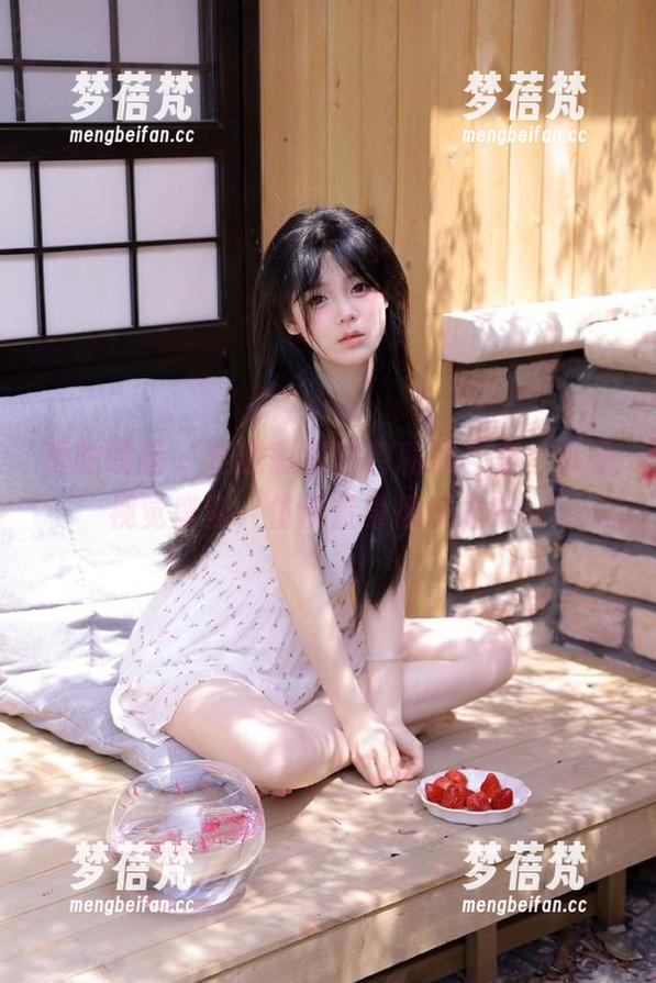 壹吻映画 - 走进彩彩白色私房合集，享受视觉盛宴，仿佛置身仙境之中！