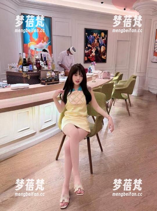 壹吻映画 - “红红护士”在线写真合集，带你领略护士的温柔与活力！