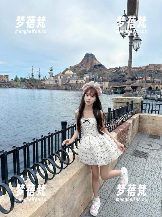 头条女神 - 信悦儿女孩写真：私房作品中的创造与灵感汇聚