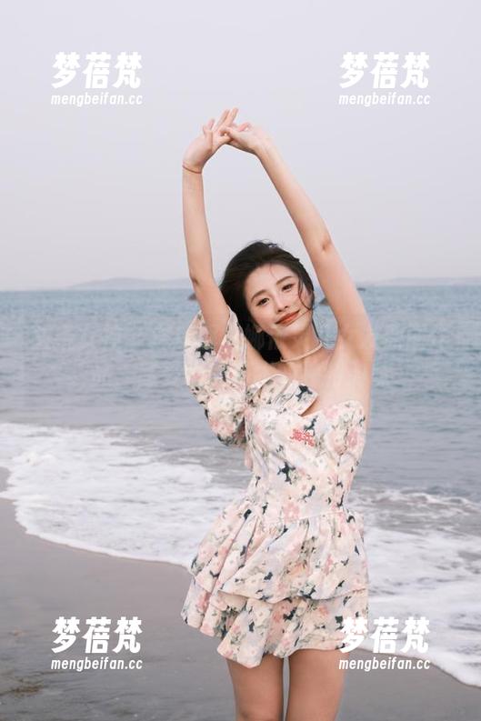 头条女神 - 深度解析娜依灵儿女友原图作品，感受摄影艺术的独特韵味