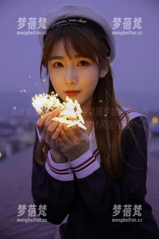 头条女神 - 张蓝欣奶牛套图中的美图，展现了一种不一样的乡村闲适气息！