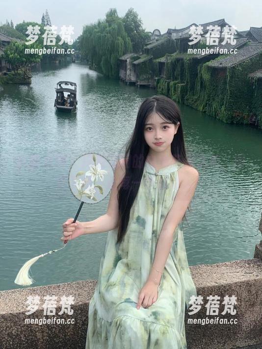 头条女神-易阳 头条女神 - 探索易阳的白色艺术之美,图包下载,让每一帧都动人!