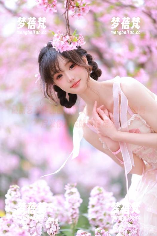 最新艺术作品图片欣赏，女主K以“油亮”启发你对美的重新定义。
