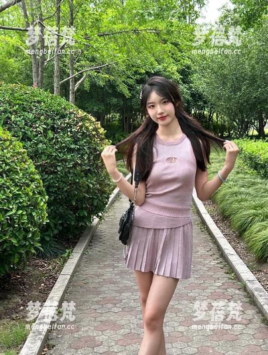 学妹加速跑 - 抹茶瑜伽精选图包，让柔韧与优雅相结合的精彩瞬间