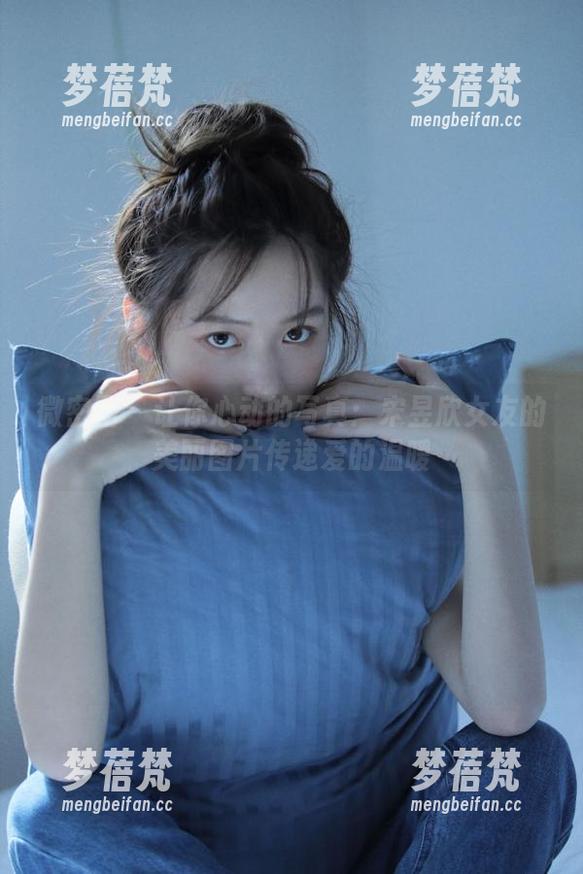 微密圈 - 让你心动的写真：宋昱欣女友的美丽图片传递爱的温暖