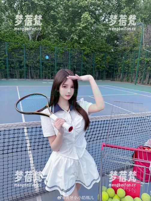小小奶瓶儿的纯欲吊带，轻盈套图作品如梦似幻，让人心向往之！