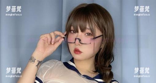 迷醉于小泉学姐吖的私房写真，畅游她的美足艺术作品世界
