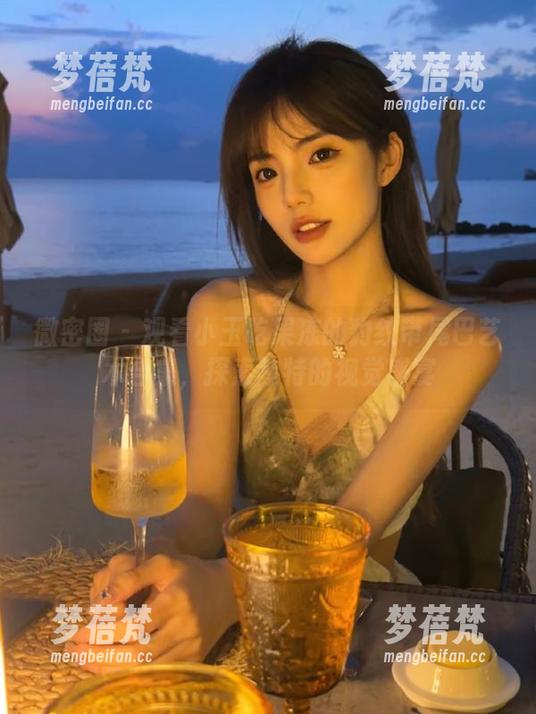 微密圈 - 观看小玉吃果冻的豹纹带尾巴艺术合集，探索独特的视觉盛宴