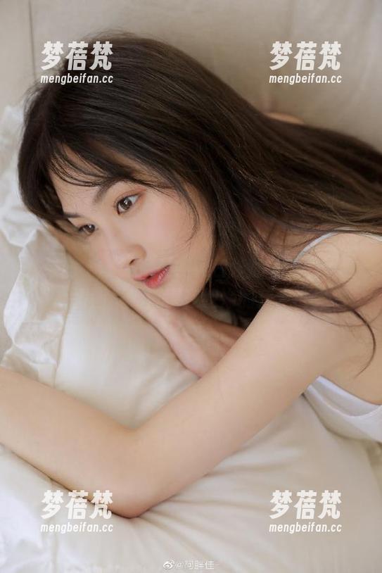 尤果网 - 享受何曼丽纯白作品，在线观看高清画质，沉浸在纯净的艺术世界