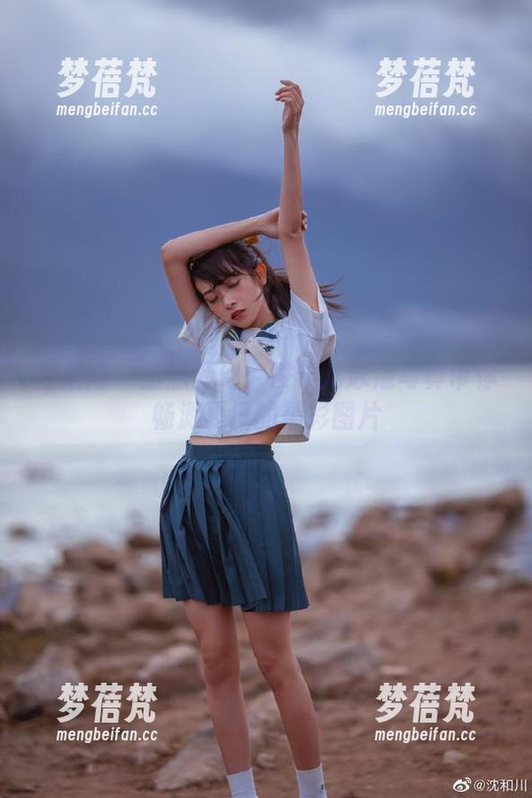 尤果网 - 清澈梦幻：凌希儿泳池写真带你畅游夏日的精彩图片
