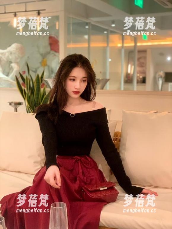 尤果网 - 探秘奶茶Emily的居家瞬间，福利图片送给你最温暖的视觉盛宴！
