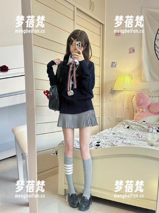 尤果网 - 最新欣杨Kitty校园写真套图，带你走进她的青春校园与独特魅力