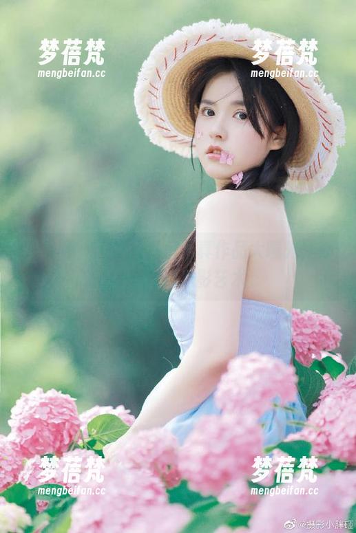 尤果网 - 王瑞儿私房写真作品大曝光，办公室内的光影艺术
