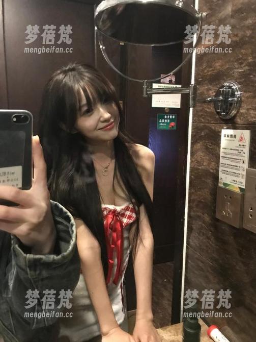 尤果网 - 绮里嘉的私拍护士题材，原图展示她的温暖与力量