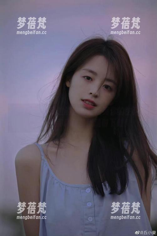尤果网 - 让贝拉的连衣裙点亮你的生活：精彩原图和精致壁纸随时下载！
