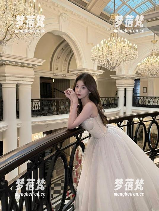 走过路过不要错过，屿鱼yukako黑丝漂亮写真集高清来袭，绝对让你流连！