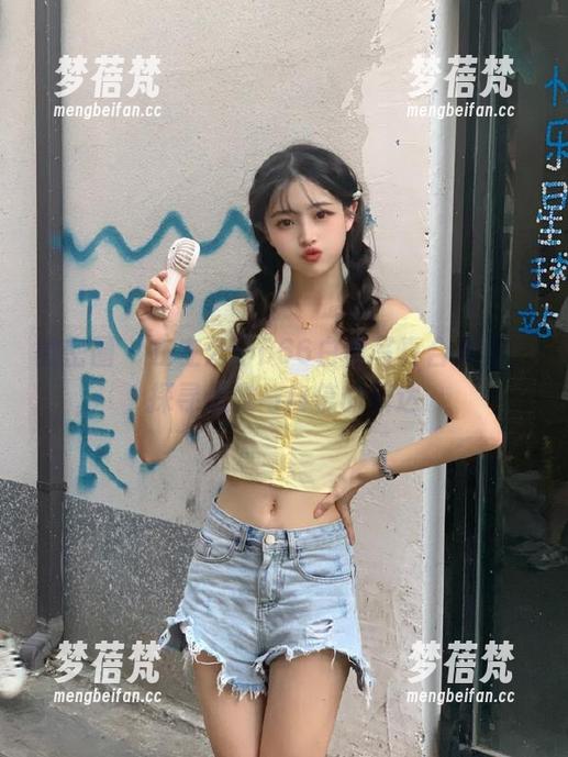 微密圈 - 在左公子666白裙写真合集里，探寻优雅与自信的表达