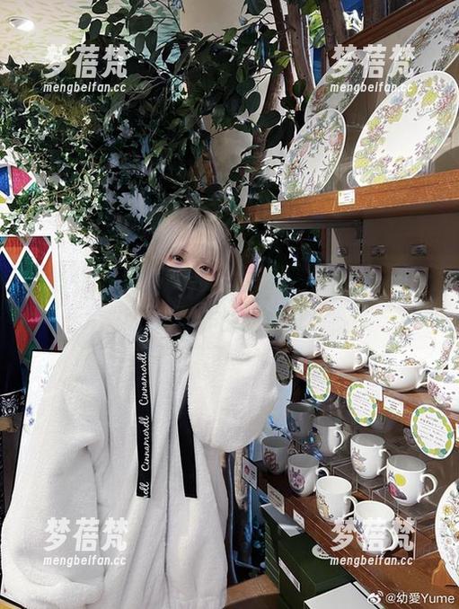 感受幼爱youmeko的心跳：观看古见硝子写真作品的魅力