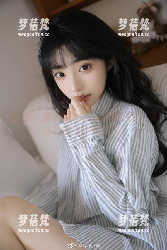 微密圈 - 感受张思允nice的职场魅力，高清美图呈现时尚职业装