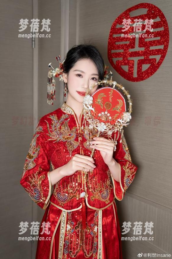 梦幻粉色：抖娘利世的精选作品集，带你领略她的别样美丽