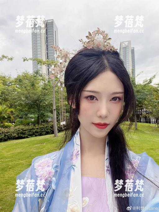 抖娘利世白裙写真套图，下载铺满你的小心心