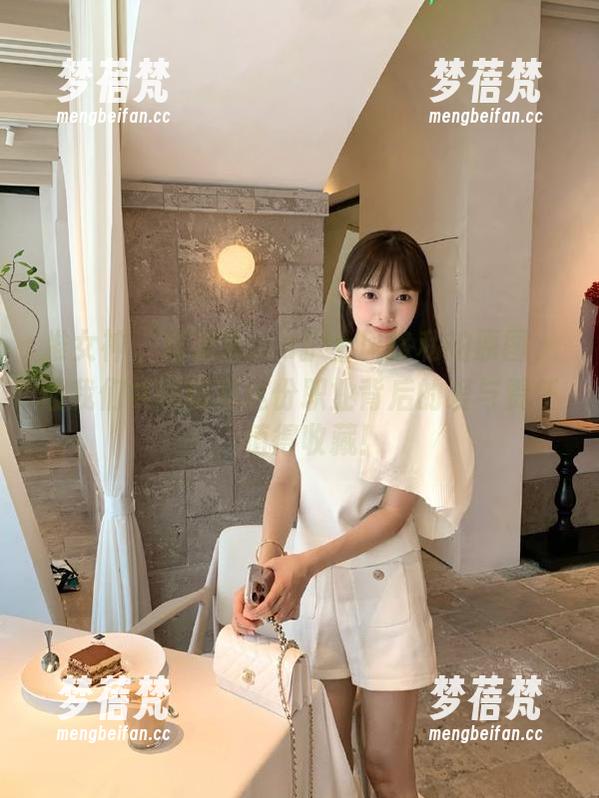推女神 - 绮里嘉ula护士风格私拍原图，让我们共同感受这份职业背后的爱与责任，值得收藏！