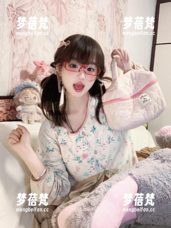 推女神 - 魏扭扭独特牛仔裤作品，带你走进图库中的时尚殿堂