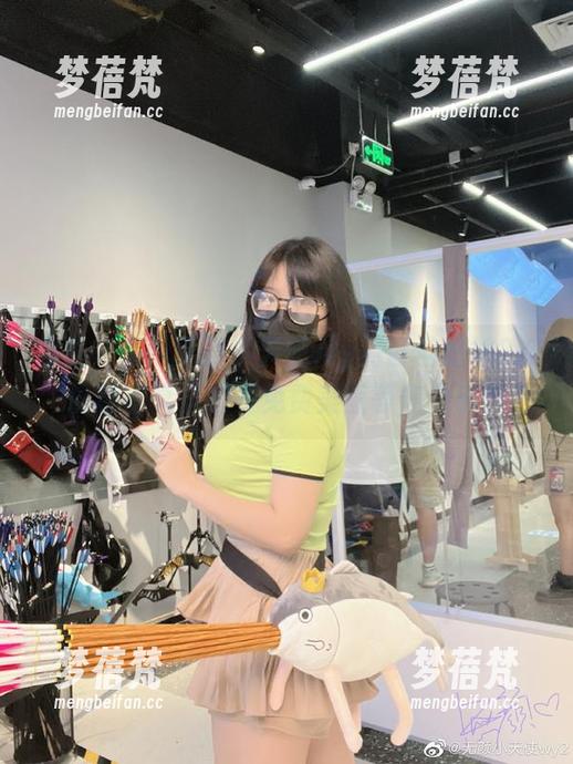 自由畅享！无颜小天使wy的吉他妹妹2.0最新写真，超多免费美图等你来拿！