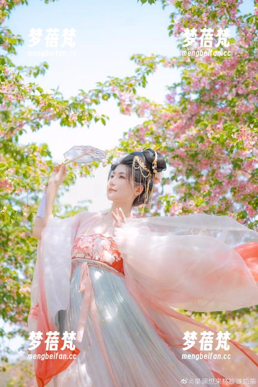 袜子界的奇迹！星澜想来杯珍珠奶茶棉袜作品集更新，快来看看她如何用袜子征服时尚圈！