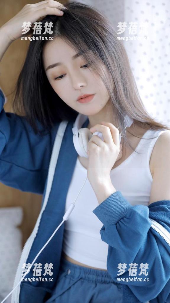 在线欣赏普美Bomi(보미)绝美写真，通过她的套装揭示个性与时尚的结合