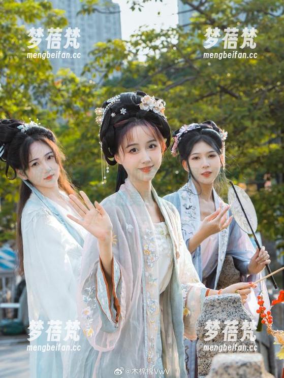 畅游在木绵绵OwO的写真世界，演绎出最动人的美图剧情！