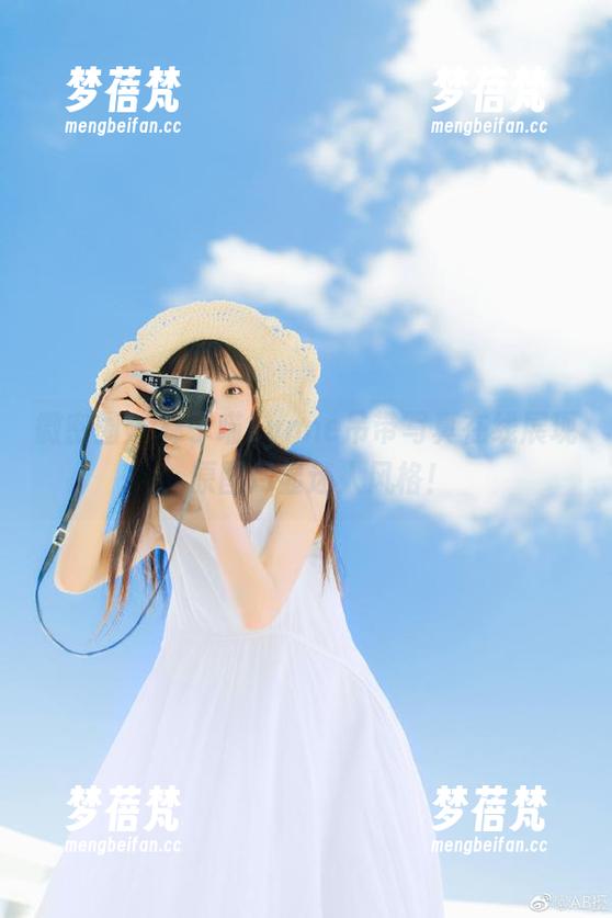 微密圈 - 林子喵Lynne吊带写真在线展现，原图尽显迷人风格！