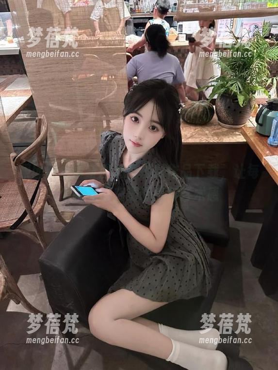 果团网 果团网全套窄腰翘臀摄影作品下载,让每个瞬间都充满诱惑与艺术感