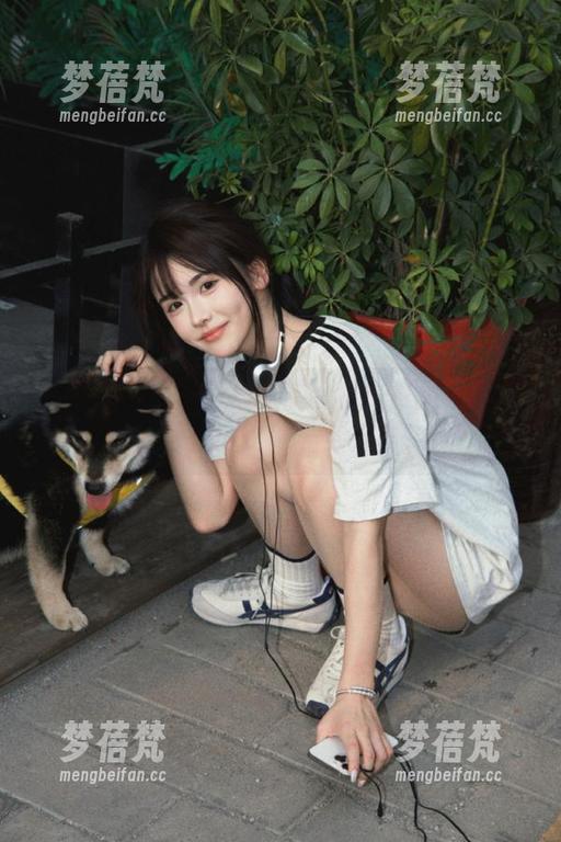 微密圈 - 可爱的桃沢樱呀免费提供蓝色牛仔裤写真照片，一起分享时尚