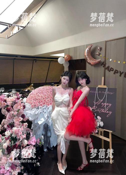 微密圈 - 作品赏析：桃沢樱呀最新泳装写真引领时尚潮流的夏日风情。